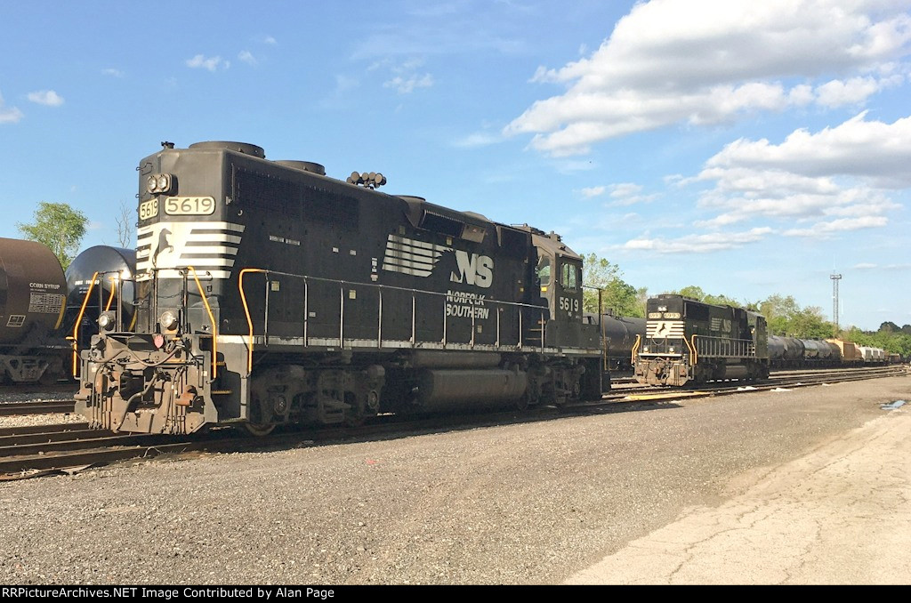 NS 5619 lays over at Abrams